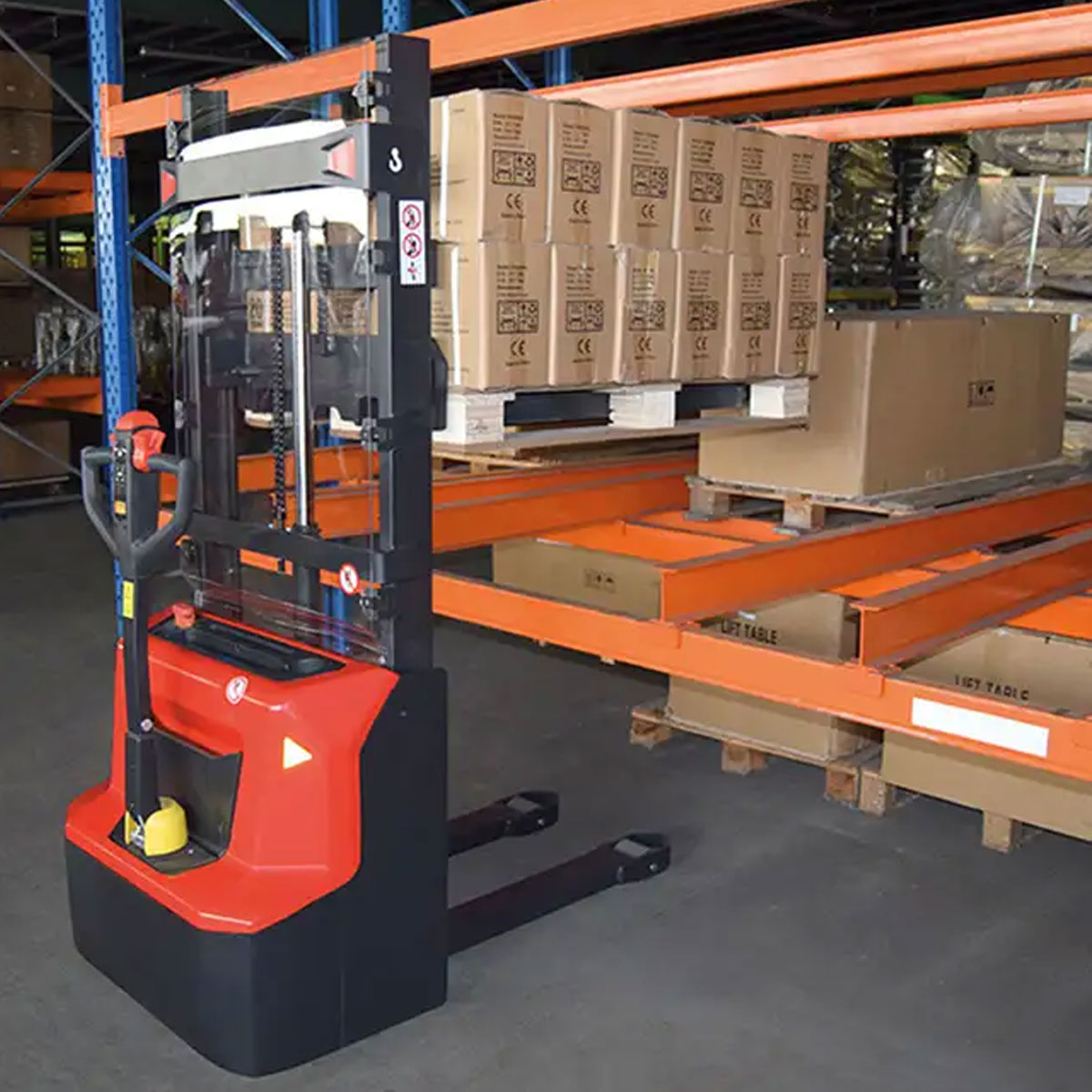 Gerbeur électrique Noblelift 2,9m en rayonnage